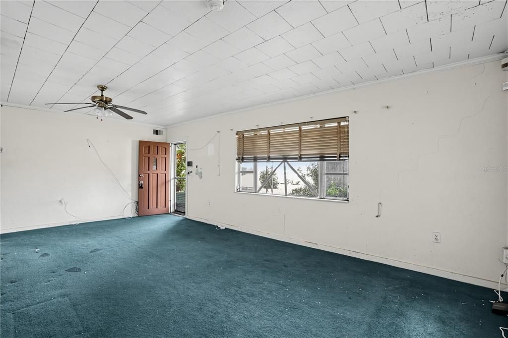 For Sale: $149,900 (2 beds, 1 baths, 1200 Square Feet)