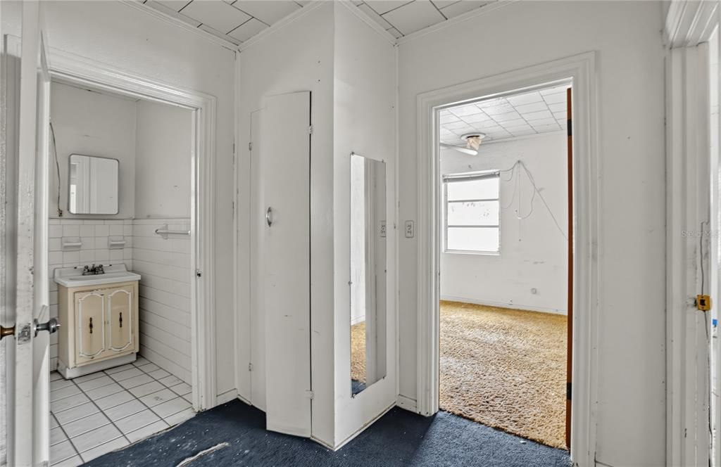 For Sale: $149,900 (2 beds, 1 baths, 1200 Square Feet)