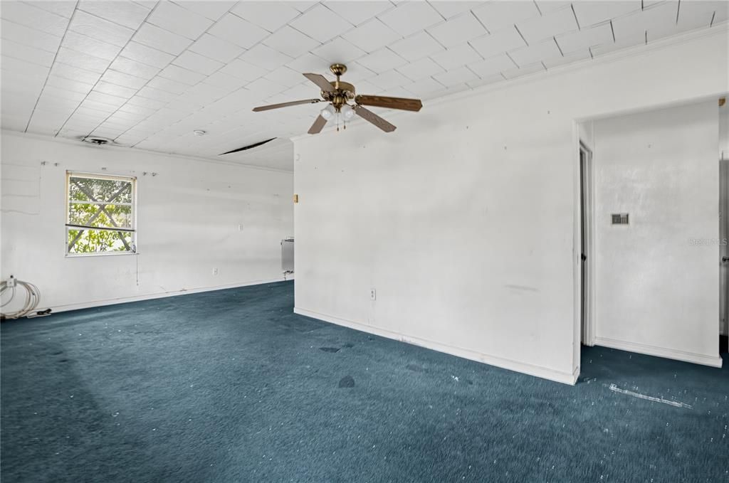For Sale: $149,900 (2 beds, 1 baths, 1200 Square Feet)