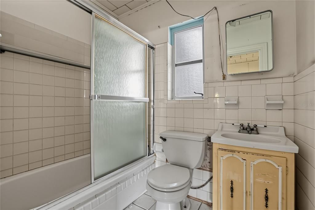 For Sale: $149,900 (2 beds, 1 baths, 1200 Square Feet)