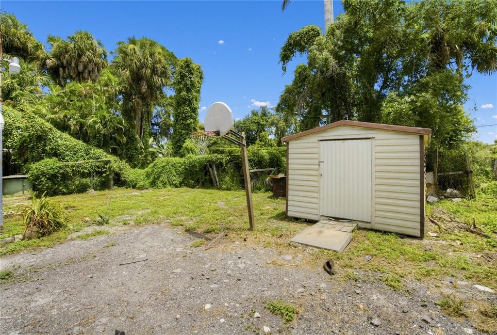 For Sale: $149,900 (2 beds, 1 baths, 1200 Square Feet)
