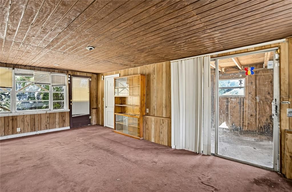 For Sale: $149,900 (2 beds, 1 baths, 1200 Square Feet)