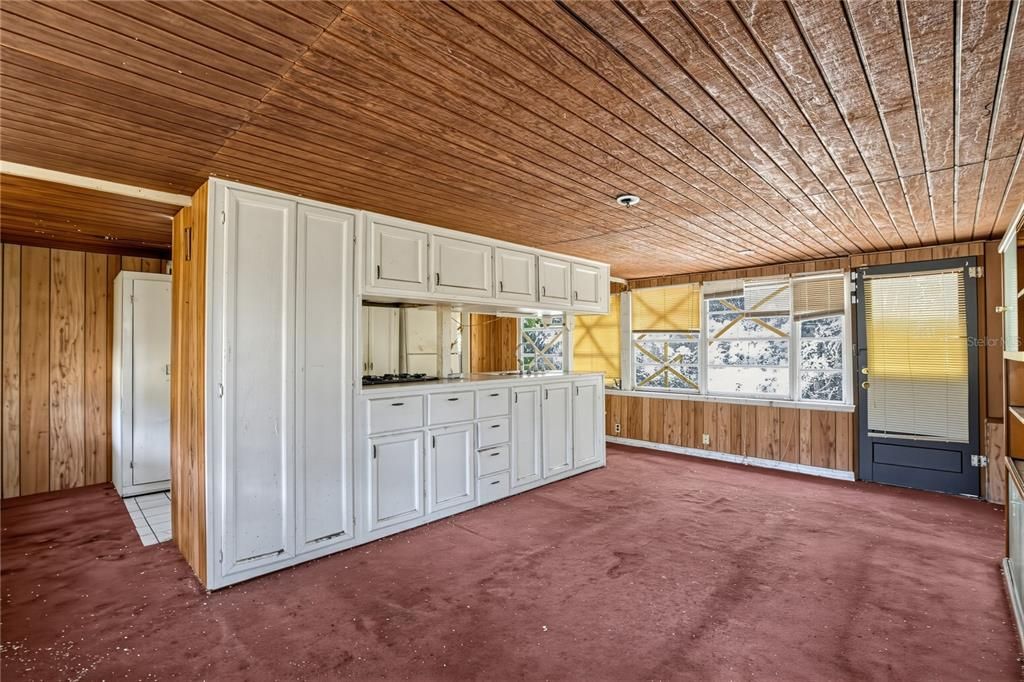 For Sale: $149,900 (2 beds, 1 baths, 1200 Square Feet)
