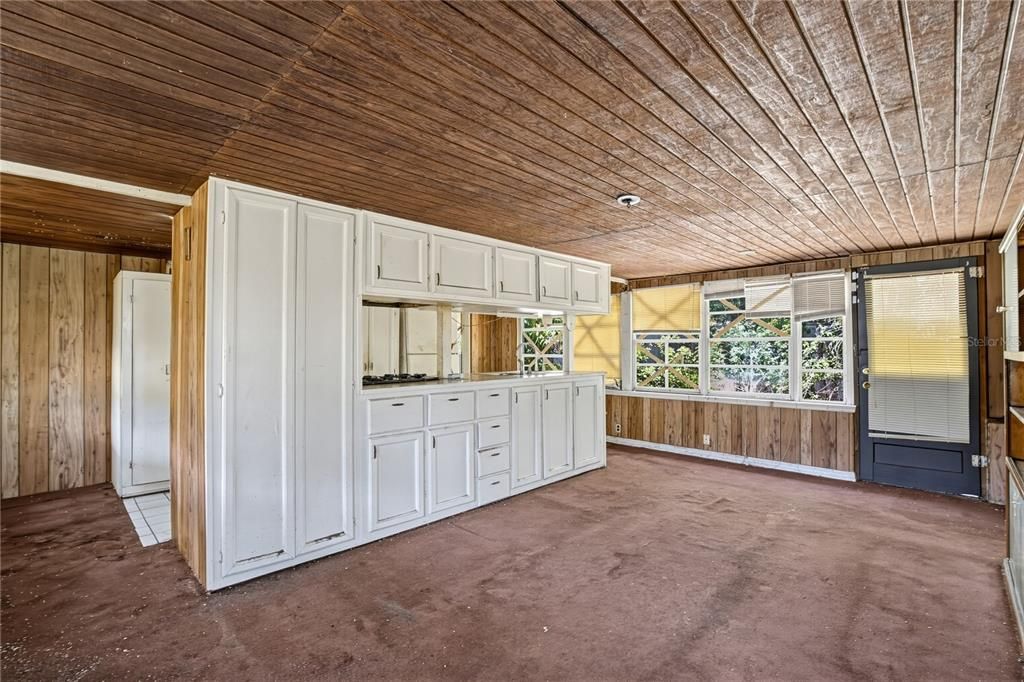 For Sale: $149,900 (2 beds, 1 baths, 1200 Square Feet)