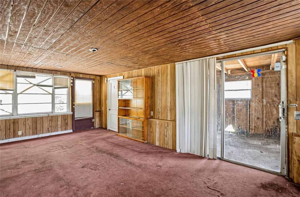 For Sale: $149,900 (2 beds, 1 baths, 1200 Square Feet)