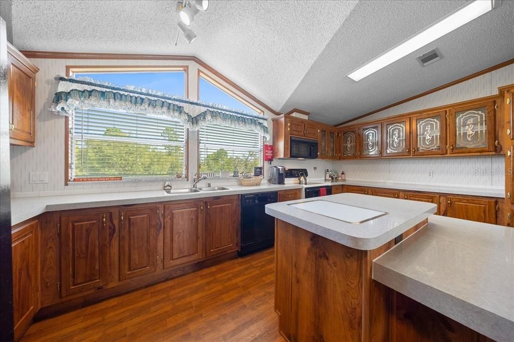 На продажу: $399,900 (3 спален, 2 ванн, 1782 Квадратных фут)