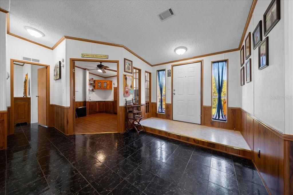 На продажу: $399,900 (3 спален, 2 ванн, 1782 Квадратных фут)