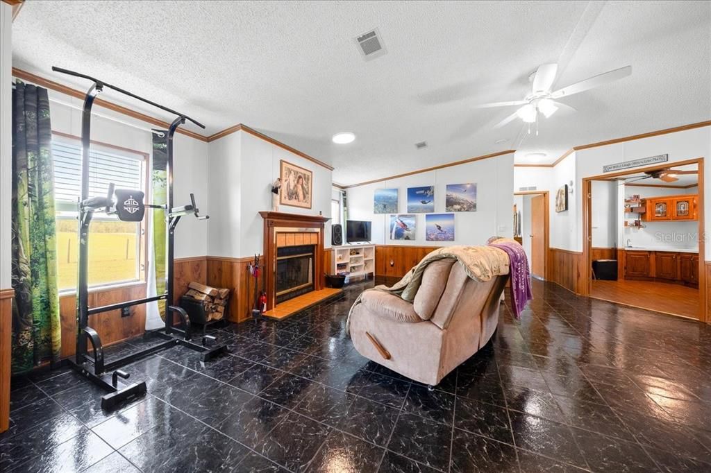 На продажу: $399,900 (3 спален, 2 ванн, 1782 Квадратных фут)