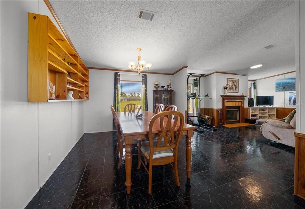 На продажу: $399,900 (3 спален, 2 ванн, 1782 Квадратных фут)