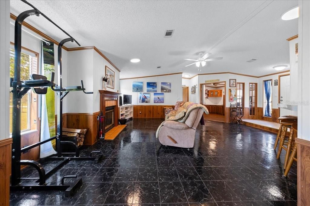 На продажу: $399,900 (3 спален, 2 ванн, 1782 Квадратных фут)