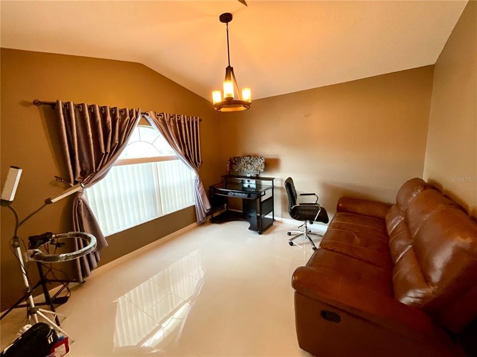 For Rent: $3,200 (3 beds, 2 baths, 1690 Square Feet)