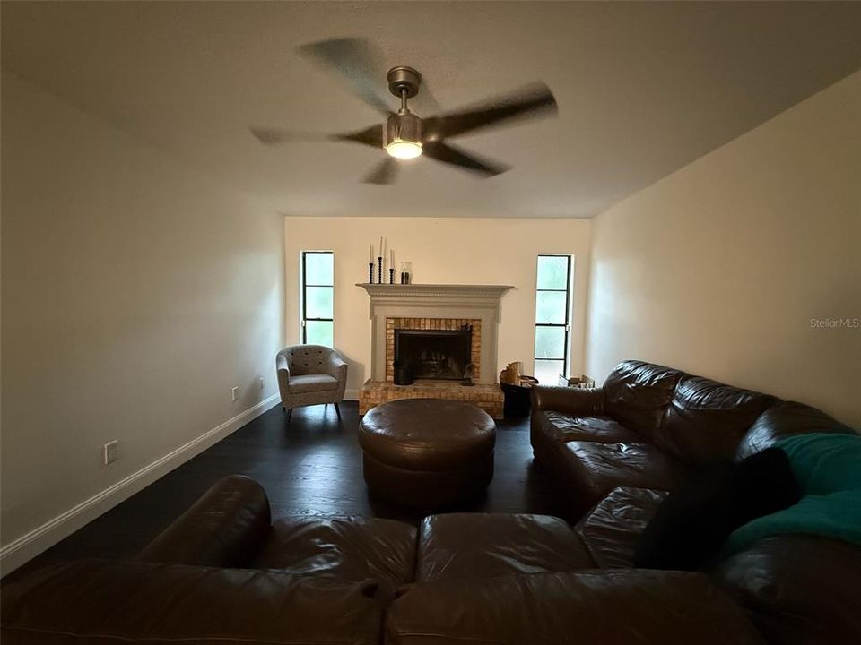For Rent: $3,495 (4 beds, 2 baths, 2302 Square Feet)