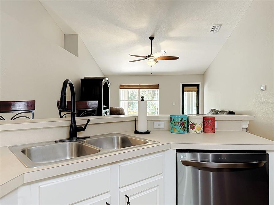 For Sale: $400,000 (4 beds, 3 baths, 2477 Square Feet)