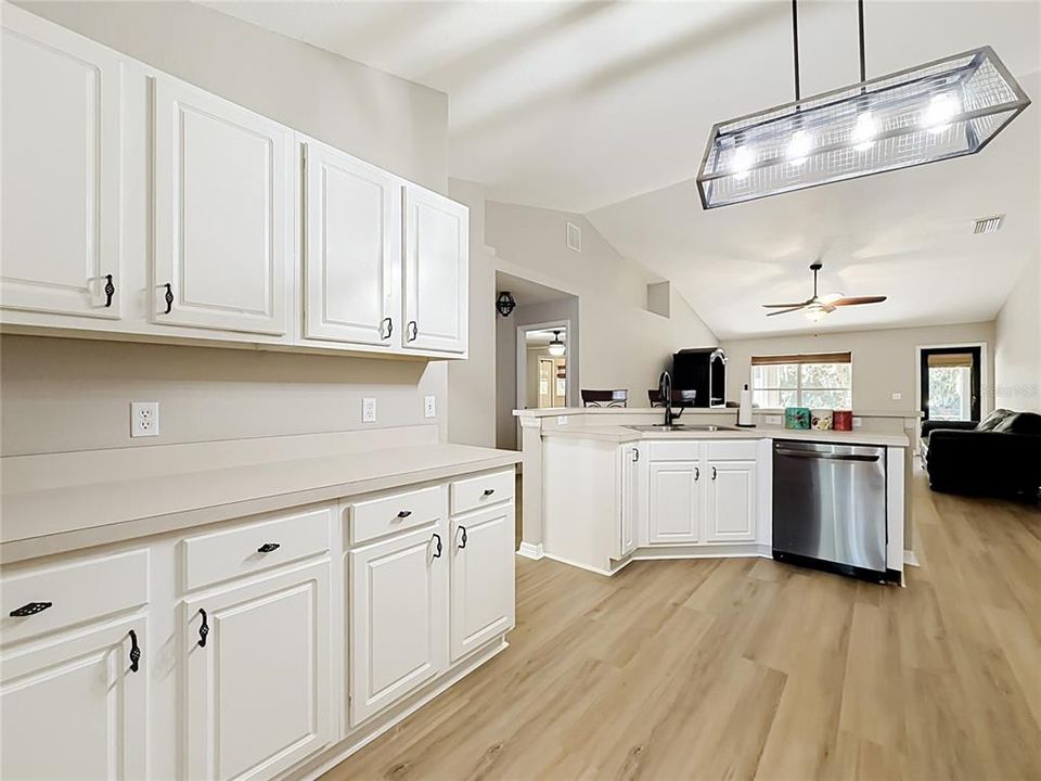 For Sale: $400,000 (4 beds, 3 baths, 2477 Square Feet)