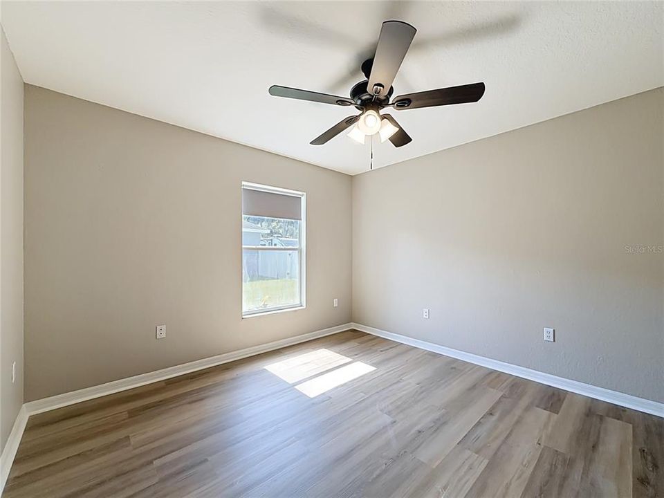For Sale: $400,000 (4 beds, 3 baths, 2477 Square Feet)