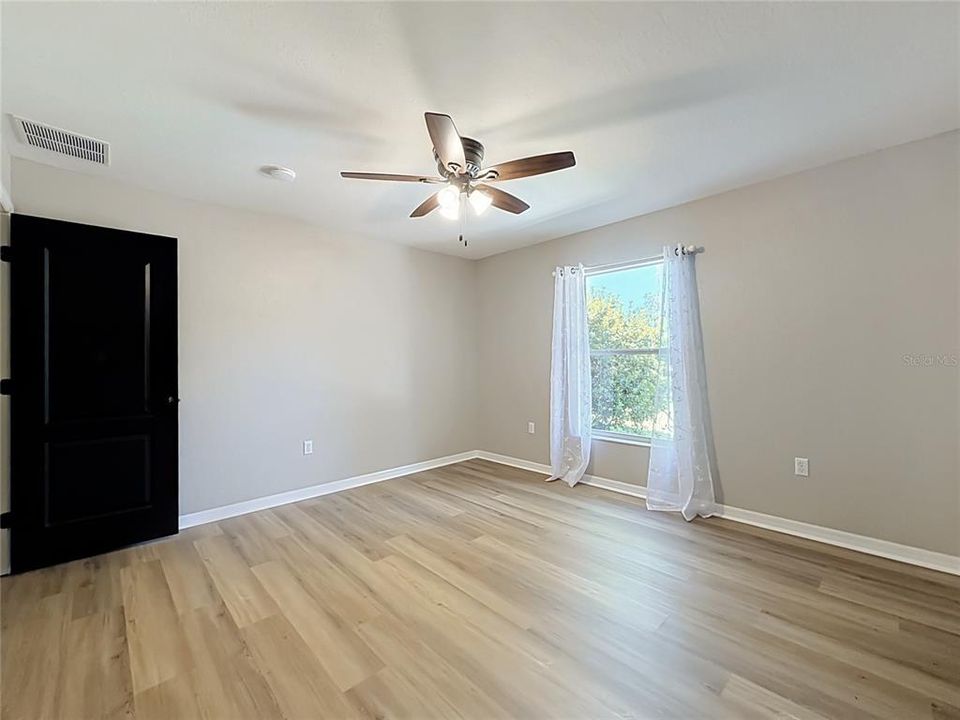 For Sale: $400,000 (4 beds, 3 baths, 2477 Square Feet)