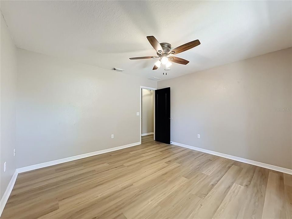 For Sale: $400,000 (4 beds, 3 baths, 2477 Square Feet)