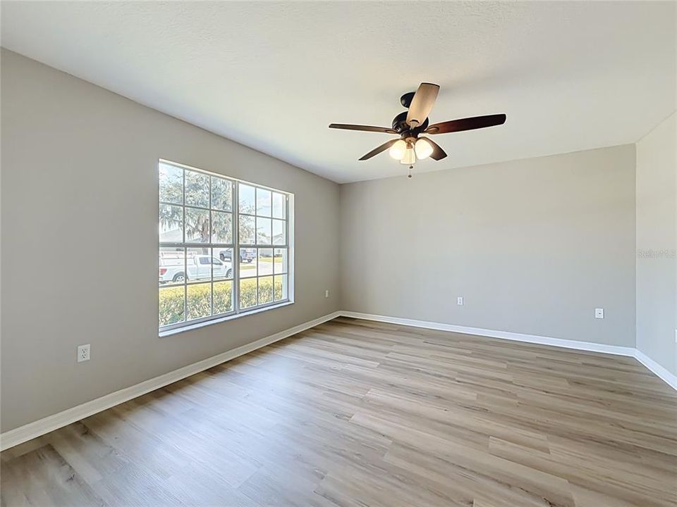 For Sale: $400,000 (4 beds, 3 baths, 2477 Square Feet)