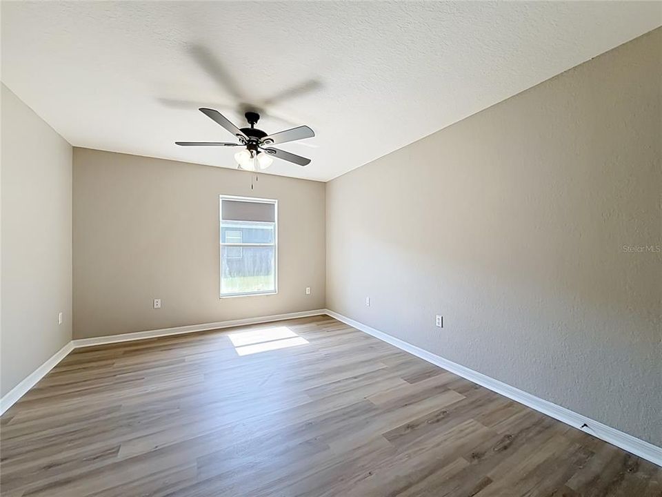 For Sale: $400,000 (4 beds, 3 baths, 2477 Square Feet)