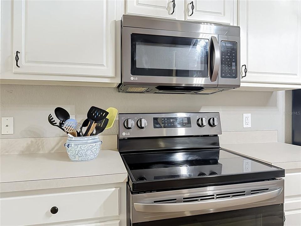 For Sale: $400,000 (4 beds, 3 baths, 2477 Square Feet)
