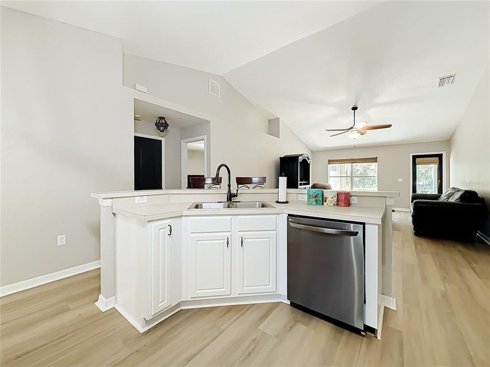 For Sale: $400,000 (4 beds, 3 baths, 2477 Square Feet)