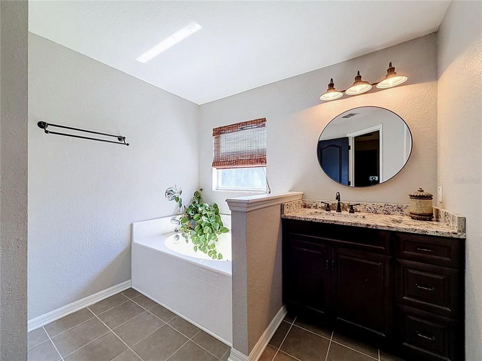 For Sale: $400,000 (4 beds, 3 baths, 2477 Square Feet)