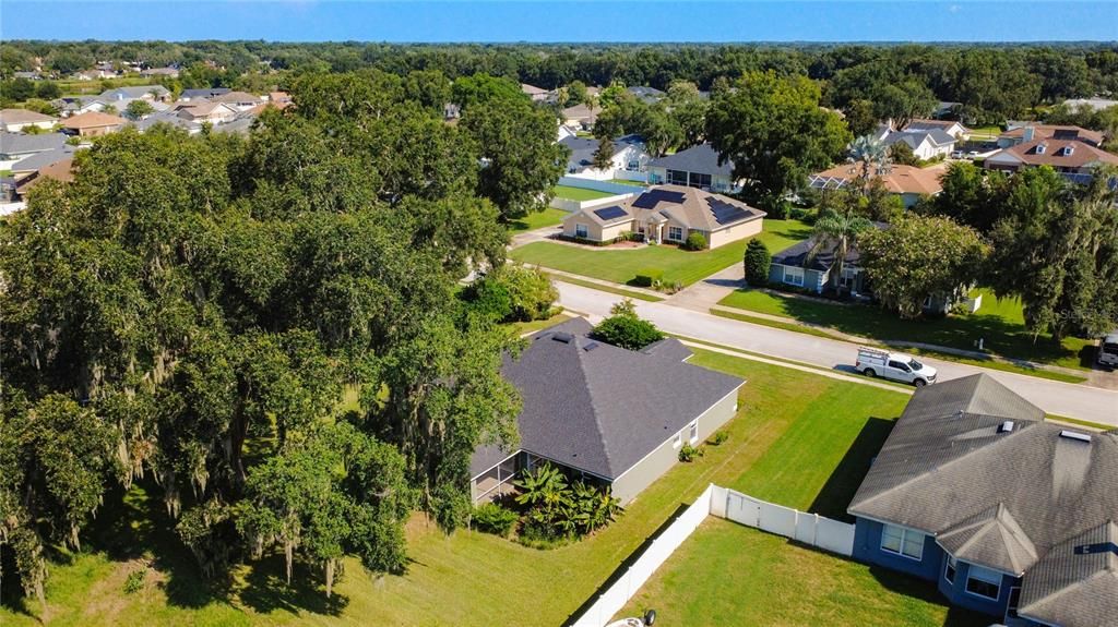 For Sale: $400,000 (4 beds, 3 baths, 2477 Square Feet)