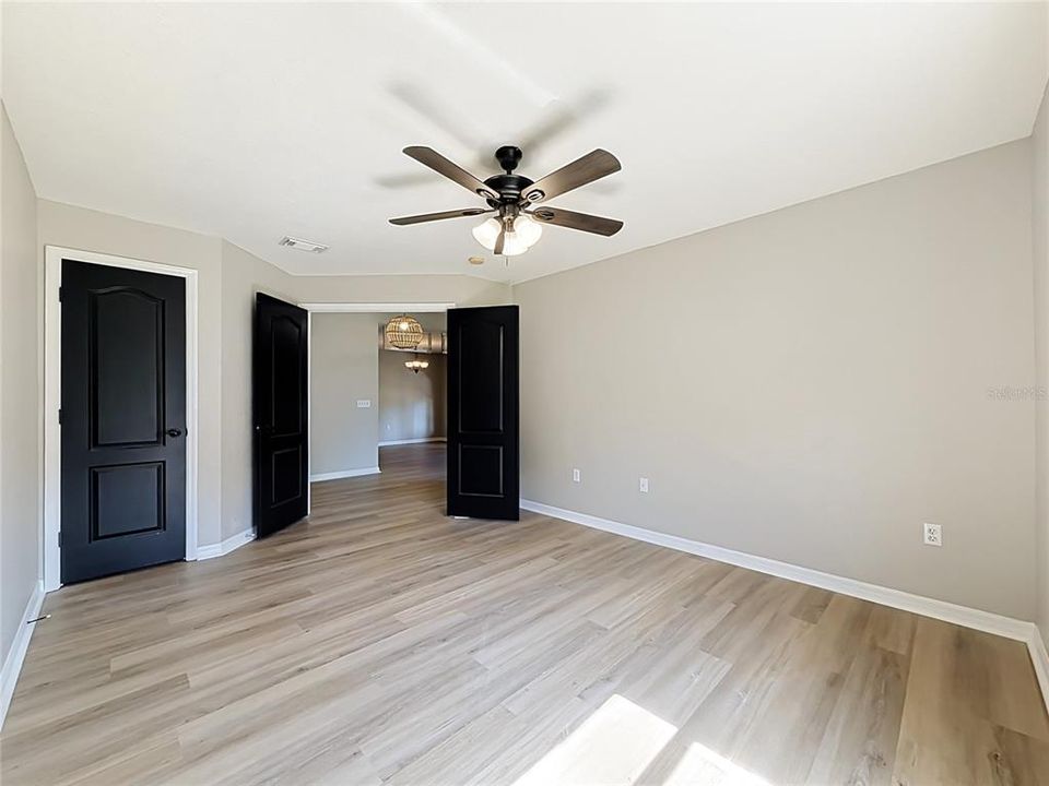 For Sale: $400,000 (4 beds, 3 baths, 2477 Square Feet)