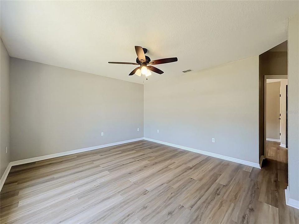For Sale: $400,000 (4 beds, 3 baths, 2477 Square Feet)