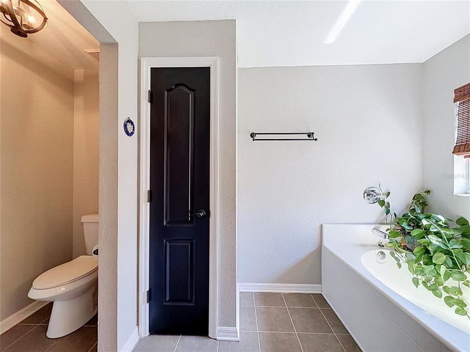 For Sale: $400,000 (4 beds, 3 baths, 2477 Square Feet)
