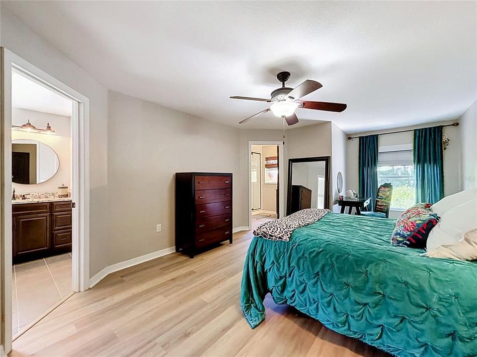 For Sale: $400,000 (4 beds, 3 baths, 2477 Square Feet)