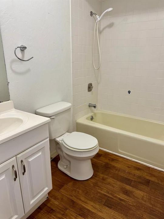 For Sale: $125,000 (2 beds, 2 baths, 1046 Square Feet)