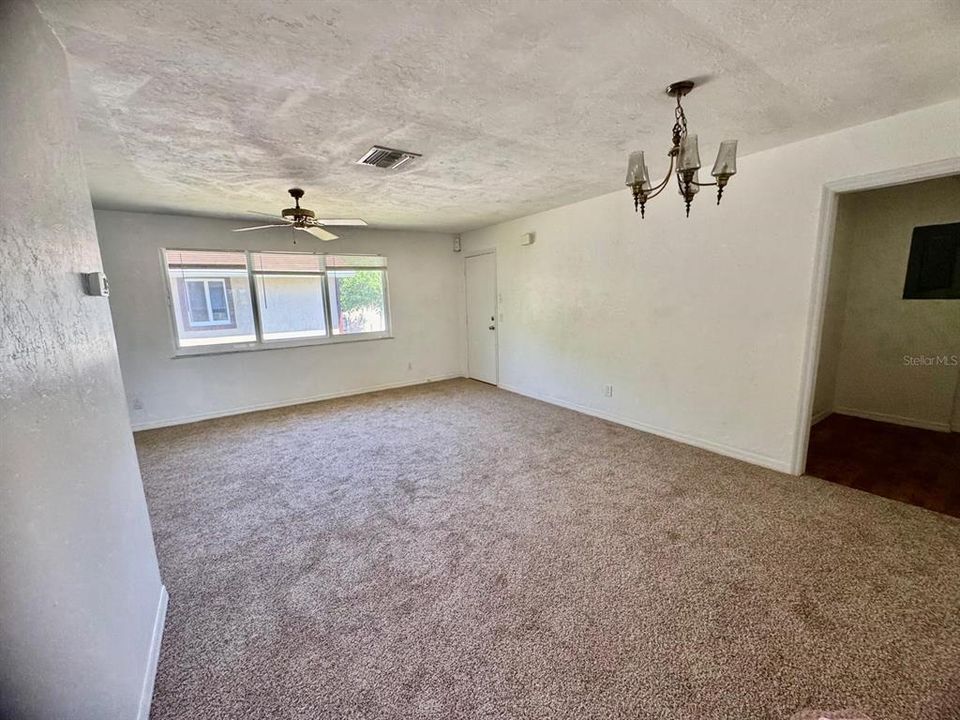 For Sale: $125,000 (2 beds, 2 baths, 1046 Square Feet)