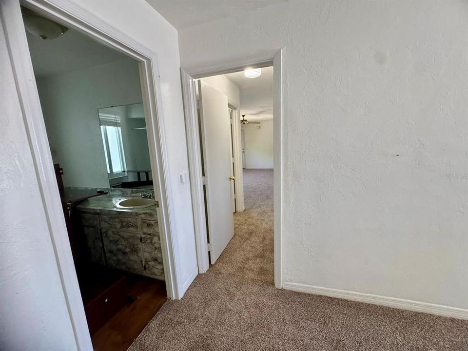 For Sale: $125,000 (2 beds, 2 baths, 1046 Square Feet)