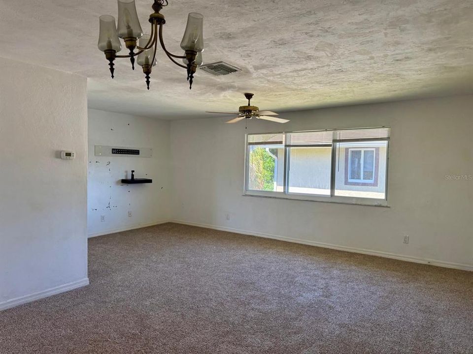 For Sale: $125,000 (2 beds, 2 baths, 1046 Square Feet)