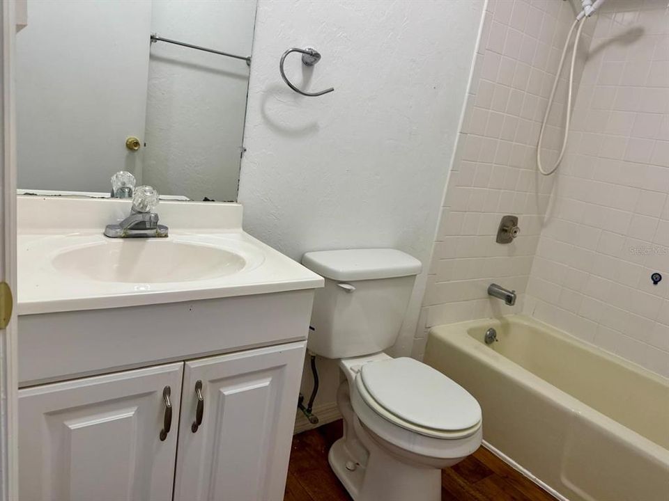 For Sale: $125,000 (2 beds, 2 baths, 1046 Square Feet)