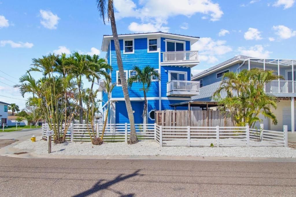 En Venta: $869,549 (3 camas, 3 baños, 1772 Pies cuadrados)