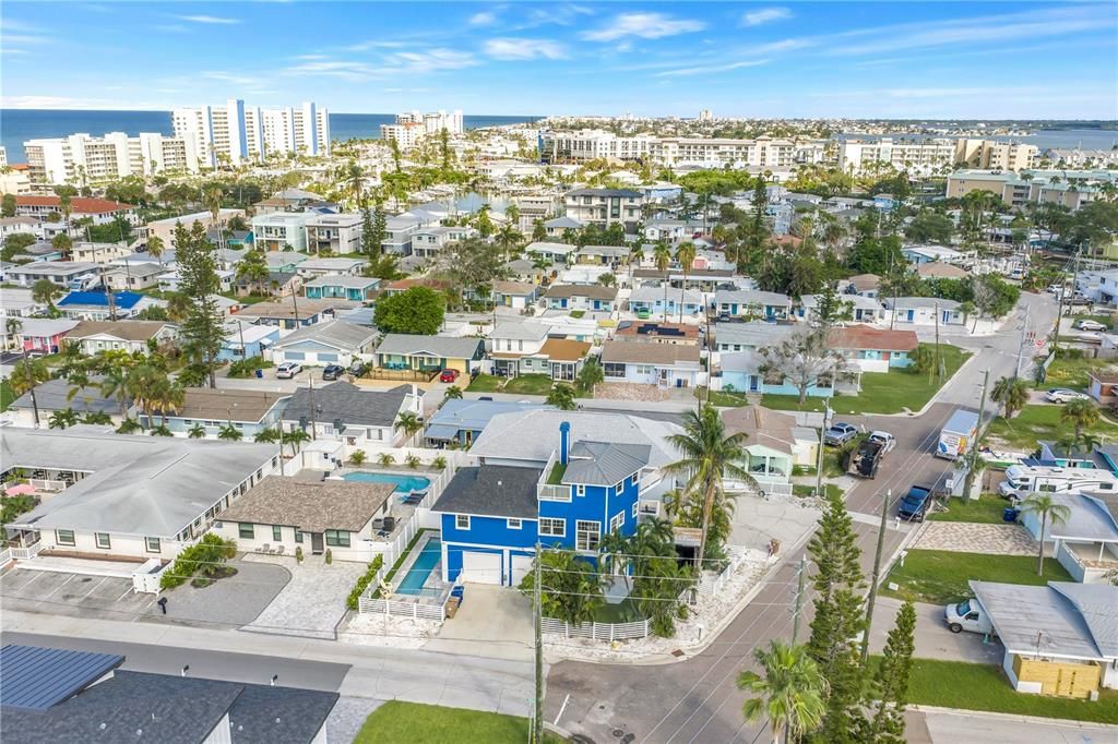 En Venta: $869,549 (3 camas, 3 baños, 1772 Pies cuadrados)
