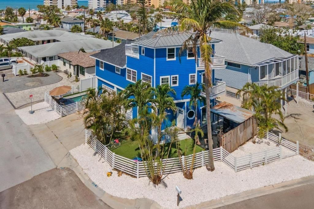 En Venta: $869,549 (3 camas, 3 baños, 1772 Pies cuadrados)
