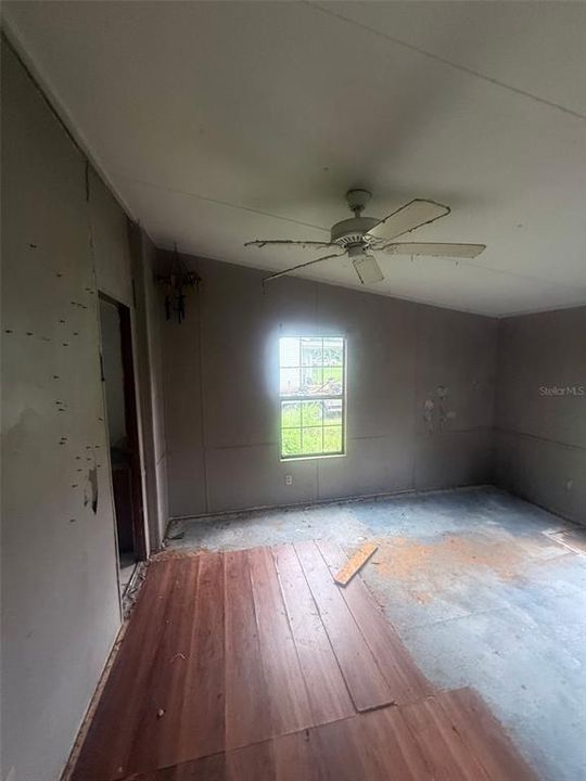For Sale: $84,999 (3 beds, 2 baths, 1300 Square Feet)