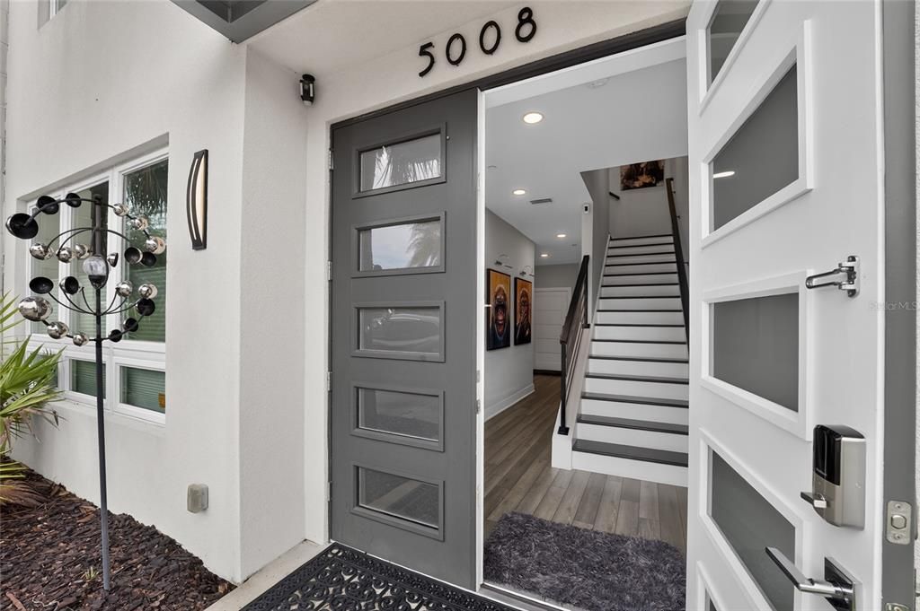 En Venta: $619,000 (3 camas, 3 baños, 2375 Pies cuadrados)