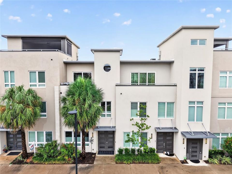 En Venta: $619,000 (3 camas, 3 baños, 2375 Pies cuadrados)