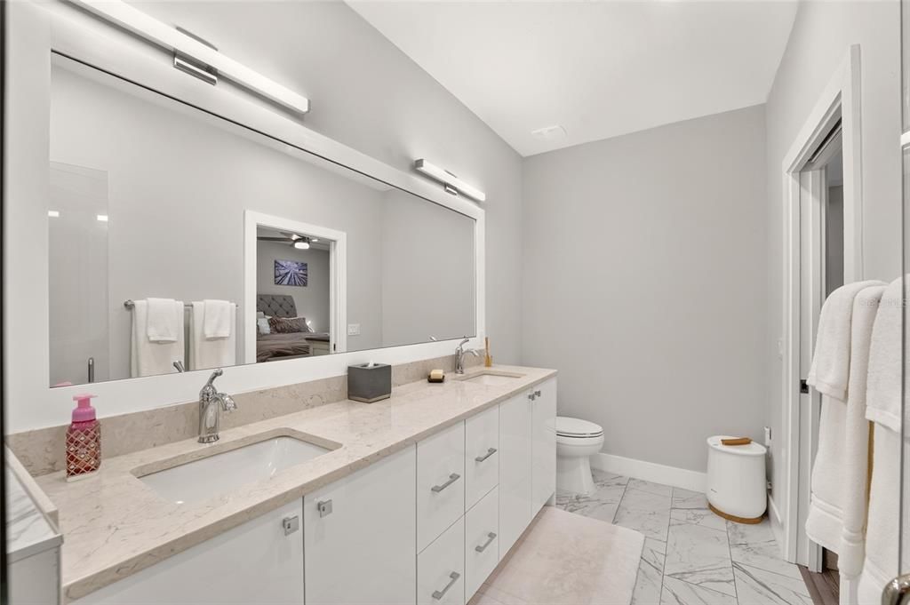 En Venta: $619,000 (3 camas, 3 baños, 2375 Pies cuadrados)