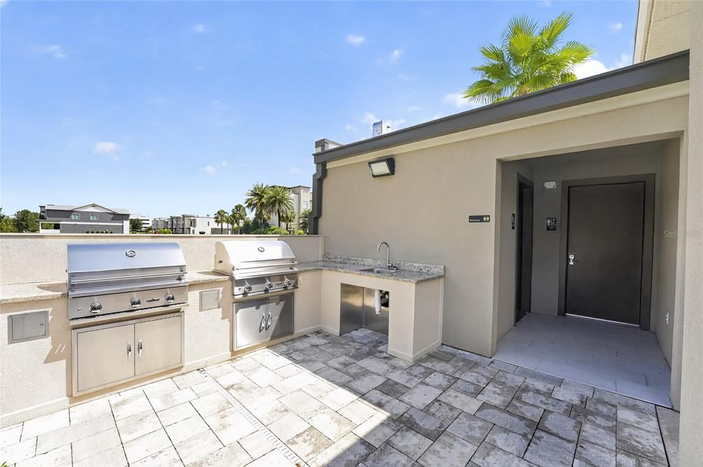 En Venta: $619,000 (3 camas, 3 baños, 2375 Pies cuadrados)