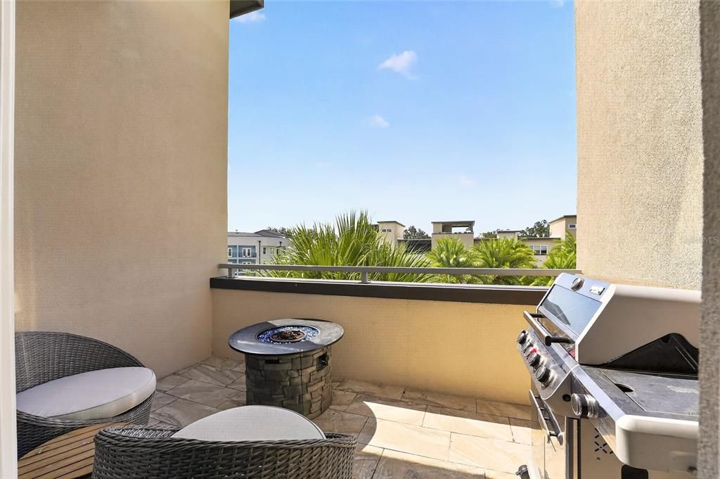 En Venta: $619,000 (3 camas, 3 baños, 2375 Pies cuadrados)