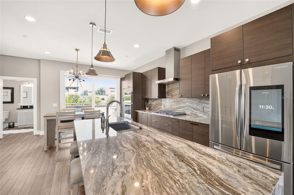 En Venta: $619,000 (3 camas, 3 baños, 2375 Pies cuadrados)