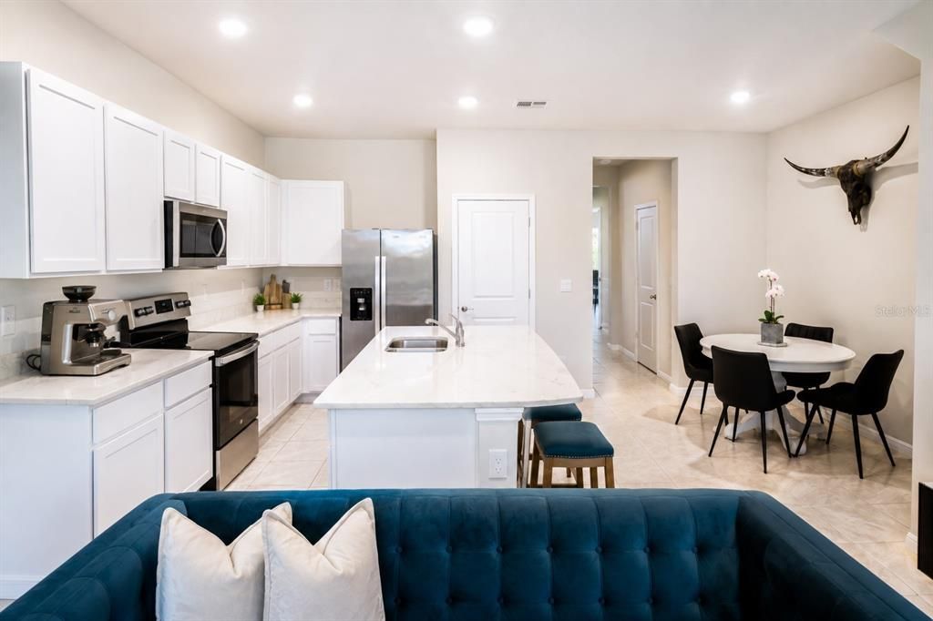 For Sale: $359,000 (3 beds, 2 baths, 1702 Square Feet)