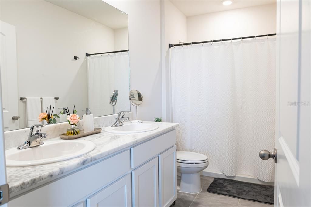 For Sale: $359,000 (3 beds, 2 baths, 1702 Square Feet)