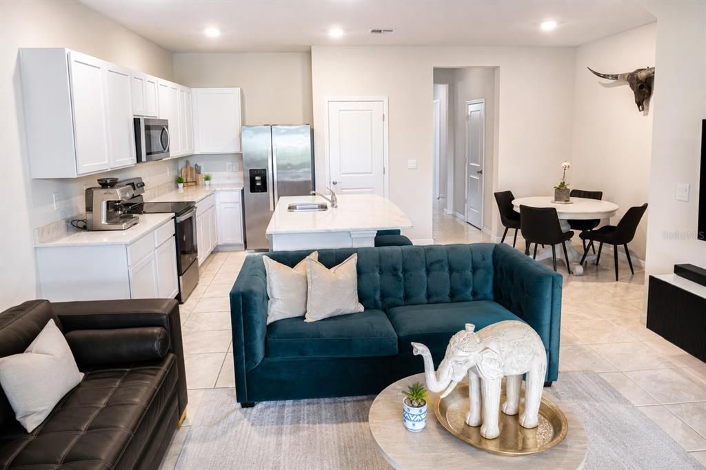 For Sale: $359,000 (3 beds, 2 baths, 1702 Square Feet)