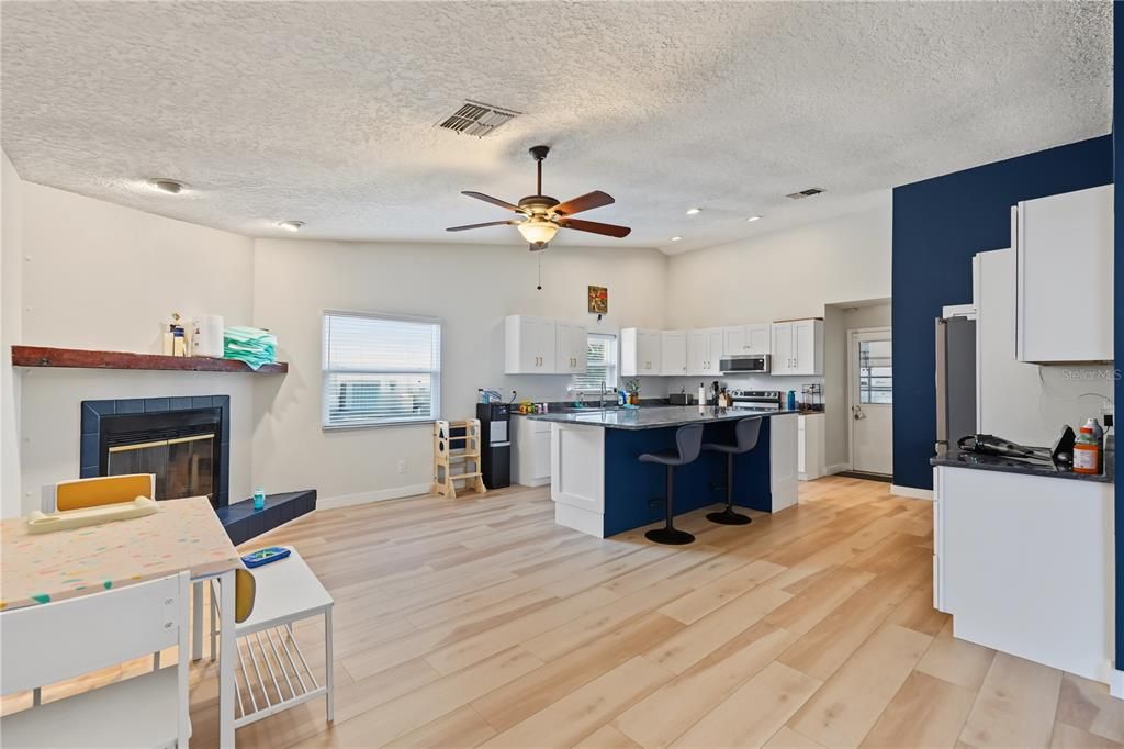 En Venta: $539,900 (3 camas, 2 baños, 2298 Pies cuadrados)